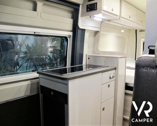 Burstner Campeo C 540 furgonato nuovo colore bianco con letto sul tetto, accessoriato con pacchetto Campeo + Active. Su Fiat Ducato 140 CV. Italia VR