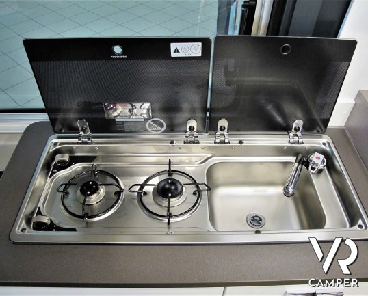 Burstner Eliseo C 540: camper furgonato nuovo con letto sul tetto, accessoriato con pacchetto Eliseo + Eliseo Select. Su Fiat Ducato 140 CV.