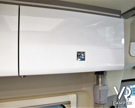 Burstner Eliseo C 540 camper furgonato nuovo con letto sul tetto, accessoriato con pacchetto Eliseo + Eliseo Select. Su Fiat Ducato 140 CV. In visione