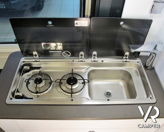 Burstner Eliseo C 600 - camper furgonato nuovo con letto sul tetto, accessoriato con pacchetto Eliseo + Eliseo Select. Telaio 3500 kg. Su Fiat Ducato