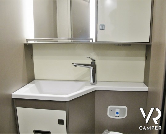 Burstner Lyseo TD 644 G Privilège: camper semintegrale nuovo con zona living posteriore trasformabile in zona notte e garage. In esposizione da Italia