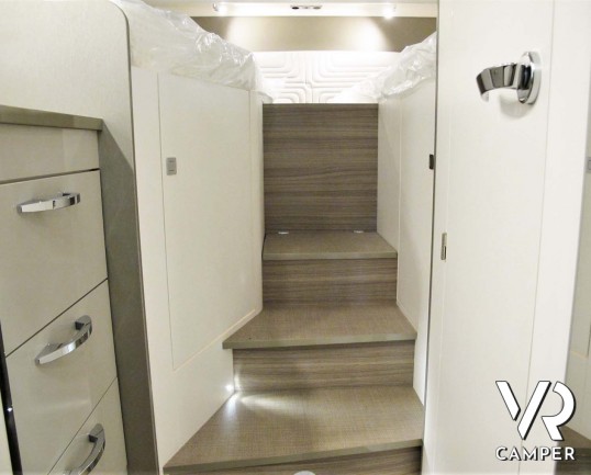 Burstner Travel Van 620 G - camper nuovo semintegrale con letti gemelli, accessoriato con Pacchetto Premium. Su Fiat Ducato 160 CV. In visione da Ital