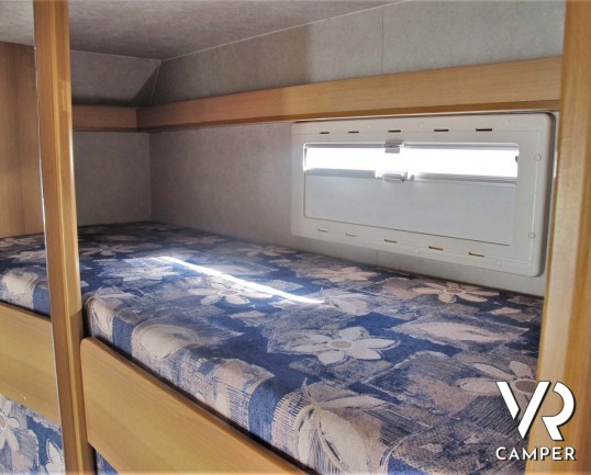 Rimor Super Brig 728 - camper mansardato usato con 7 posti letto, su Mercedes 312 2,9 TDI (123 CV). Lungo 7,43 mt. Ideale per viaggi di famiglia. Ital