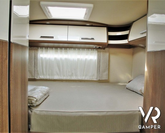 Carthago C-Tourer I 142 - camper nuovo motorhome con letto matrimoniale. In esposizione durante il Porte Aperte 9-10-11 Ottobre 2020 da Italia VR