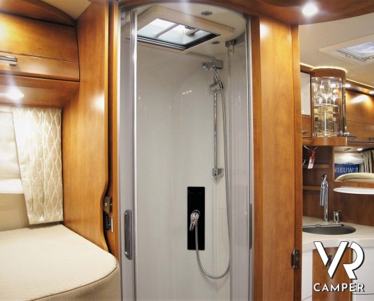 Carthago Chic c-line I 4.9 - camper nuovo, camper motorhome con letti gemelli e basculante. In esposizione durante il Porte Aperte 91011 Ottobre 2020