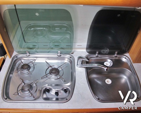 CI Pegaso - camper usato mansardato con letto matrimoniale trasversale e garage. In vendita da Italia VR a Druento - Torino