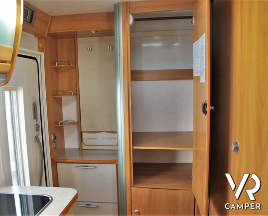 Hymer Camp 544 SL - camper usato, camper mansardato, camper 5 posti letto, dotato di veranda, oscuranti, antenna tv. Su Fiat Ducato 130 CV. In vendita