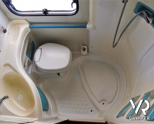 McLouis Glen 560 - camper mansardato, camper usato, camper 7 posti letto, doppia dinette, letti a castello, Fiat Ducato 145 CV, camper torino, camper