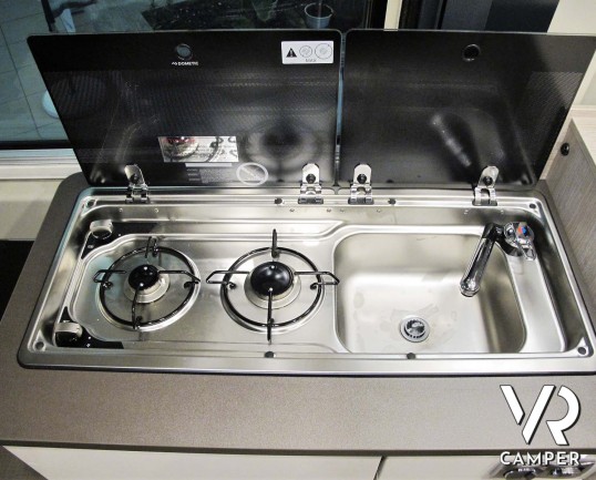 Burstner Campeo C 540 furgonato nuovo colore bianco con letto sul tetto, accessoriato con pacchetto Campeo + Active. Su Fiat Ducato 140 CV. Italia VR