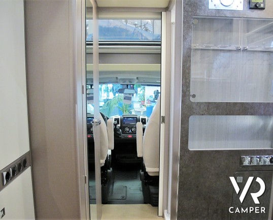 Burstner Lyseo TD 644 G Privilège: camper semintegrale nuovo con zona living posteriore trasformabile in zona notte e garage. In esposizione da Italia