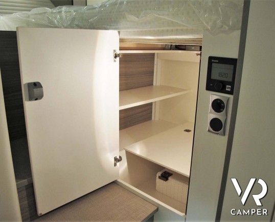 Burstner Travel Van 620 G - camper nuovo semintegrale con letti gemelli, accessoriato con Pacchetto Premium. Su Fiat Ducato 160 CV. In visione da Ital