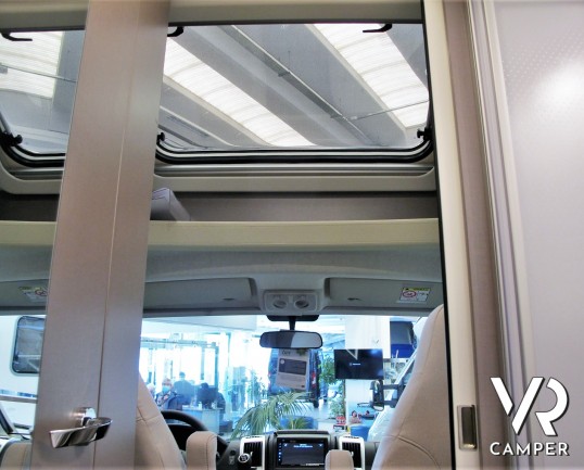 Burstner Lyseo TD 644 G Privilège: camper semintegrale nuovo con zona living posteriore trasformabile in zona notte e garage. In esposizione da Italia