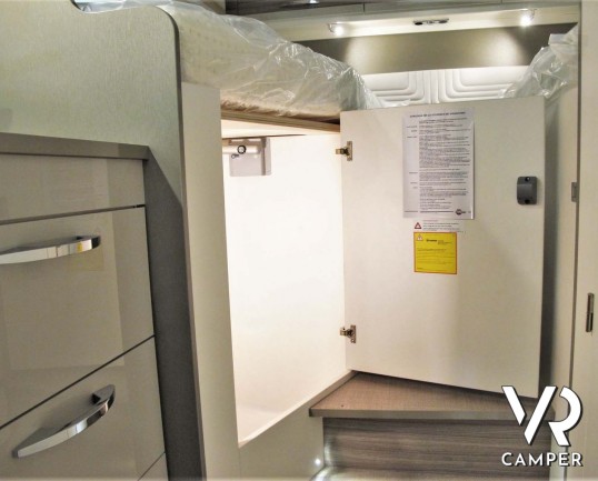 Burstner Travel Van 620 G - camper nuovo semintegrale con letti gemelli, accessoriato con Pacchetto Premium. Su Fiat Ducato 160 CV. In visione da Ital