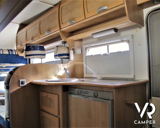 McLouis Glen 560 - camper mansardato, camper usato, camper 7 posti letto, doppia dinette, letti a castello, Fiat Ducato 145 CV, camper torino, camper