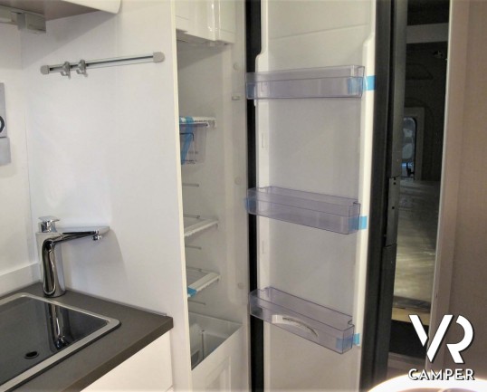 Burstner Eliseo C 600 - camper furgonato nuovo con letto sul tetto, accessoriato con pacchetto Eliseo + Eliseo Select. Telaio 3500 kg. Su Fiat Ducato