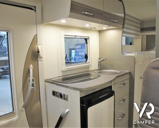 Burstner Travel Van 620 G - camper nuovo semintegrale con letti gemelli, accessoriato con Pacchetto Premium. Su Fiat Ducato 160 CV. In visione da Ital