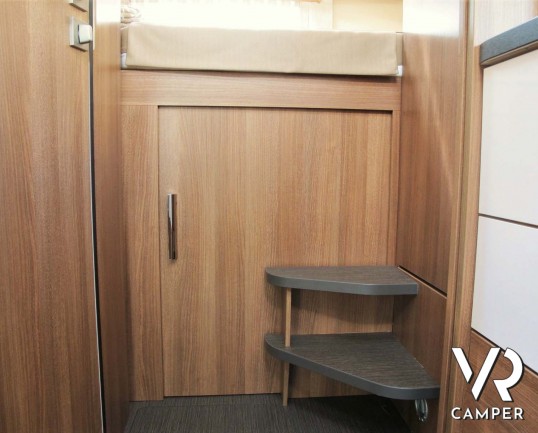 Carthago C-Tourer I 142 - camper nuovo motorhome con letto matrimoniale. In esposizione durante il Porte Aperte 9-10-11 Ottobre 2020 da Italia VR