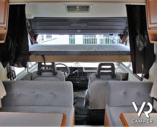 Elnagh Magnum 561 - camper motorhome usato 5 posti, su Ducato 2.500 D. Dotato di veranda, antenna tv, portabici, 2° serbatoio acqua, ventolone oblò. I