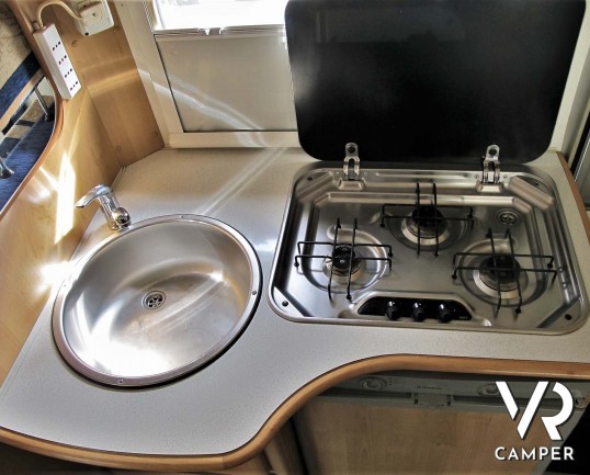 McLouis Glen 560 - camper mansardato, camper usato, camper 7 posti letto, doppia dinette, letti a castello, Fiat Ducato 145 CV, camper torino, camper