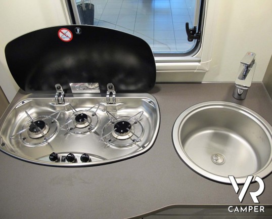 Burstner Travel Van 620 G - camper nuovo semintegrale con letti gemelli, accessoriato con Pacchetto Premium. Su Fiat Ducato 160 CV. In visione da Ital