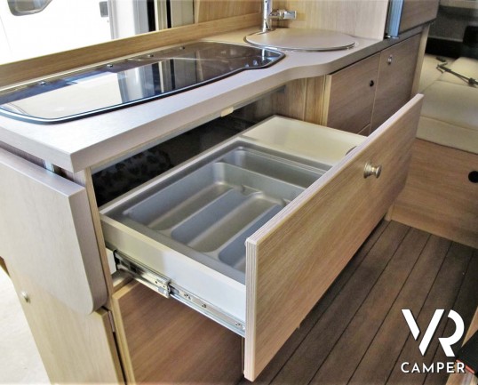 Knaus Boxstar 600 Family - camper usato furgonato 4 posti letto, con letti a castello matrimoniali posteriori, retrocamera, navigatore. Su Fiat Ducato