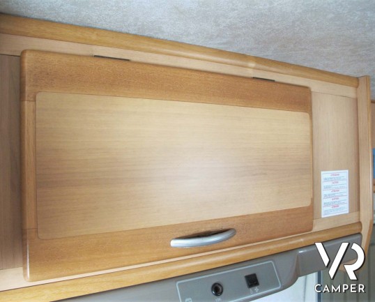 Rimor Super Brig 728 - camper mansardato usato con 7 posti letto, su Mercedes 312 2,9 TDI (123 CV). Lungo 7,43 mt. Ideale per viaggi di famiglia. Ital