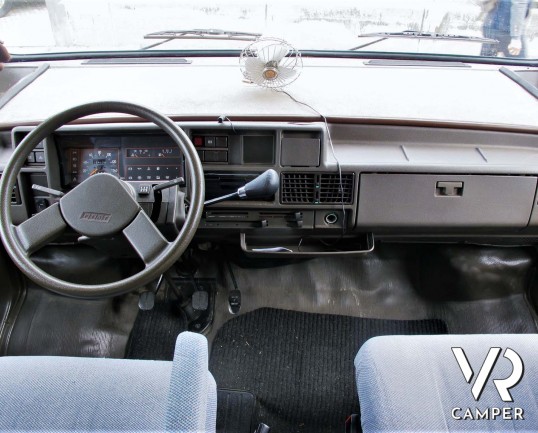 Elnagh Magnum 561 - camper motorhome usato 5 posti, su Ducato 2.500 D. Dotato di veranda, antenna tv, portabici, 2° serbatoio acqua, ventolone oblò. I