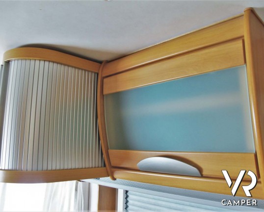 Hymer Camp 544 SL - camper usato, camper mansardato, camper 5 posti letto, dotato di veranda, oscuranti, antenna tv. Su Fiat Ducato 130 CV. In vendita