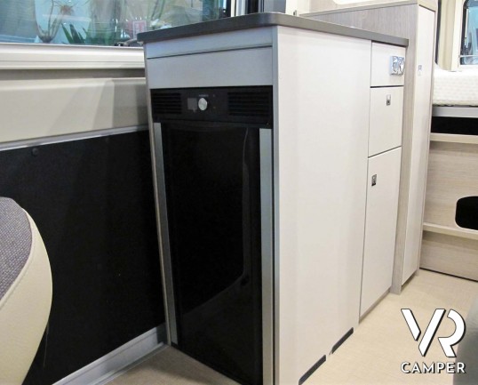 Burstner Campeo C 540 furgonato nuovo colore bianco con letto sul tetto, accessoriato con pacchetto Campeo + Active. Su Fiat Ducato 140 CV. Italia VR