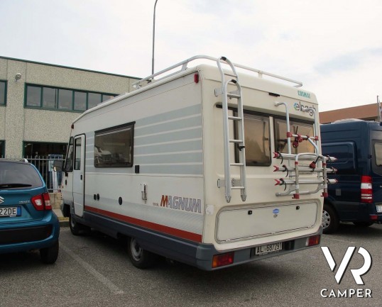 Elnagh Magnum 561 - camper motorhome usato 5 posti, su Ducato 2.500 D. Dotato di veranda, antenna tv, portabici, 2° serbatoio acqua, ventolone oblò. I