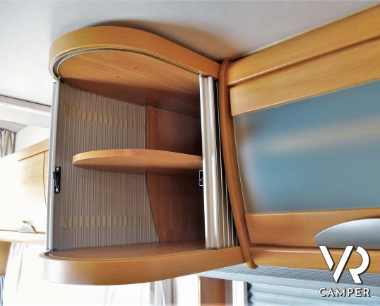 Hymer Camp 544 SL - camper usato, camper mansardato, camper 5 posti letto, dotato di veranda, oscuranti, antenna tv. Su Fiat Ducato 130 CV. In vendita