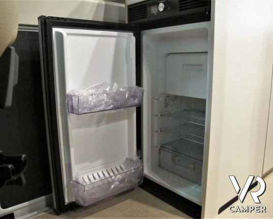 Burstner Campeo C 540 furgonato nuovo colore bianco con letto sul tetto, accessoriato con pacchetto Campeo + Active. Su Fiat Ducato 140 CV. Italia VR