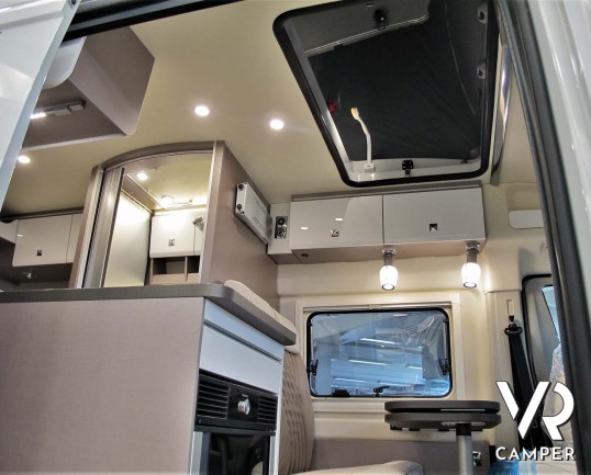 Burstner Eliseo C 540: camper furgonato nuovo con letto sul tetto, accessoriato con pacchetto Eliseo + Eliseo Select. Su Fiat Ducato 140 CV.