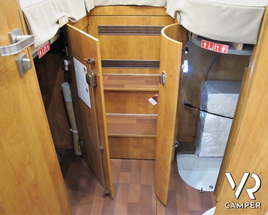 Carthago Chic c-line I 4.9 - camper nuovo, camper motorhome con letti gemelli e basculante. In esposizione durante il Porte Aperte 91011 Ottobre 2020