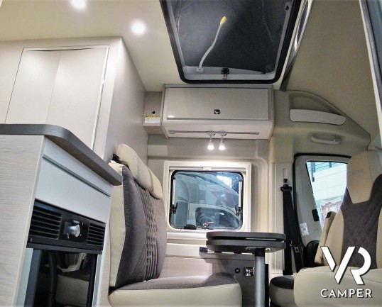 Burstner Campeo C 540 furgonato nuovo colore bianco con letto sul tetto, accessoriato con pacchetto Campeo + Active. Su Fiat Ducato 140 CV. Italia VR