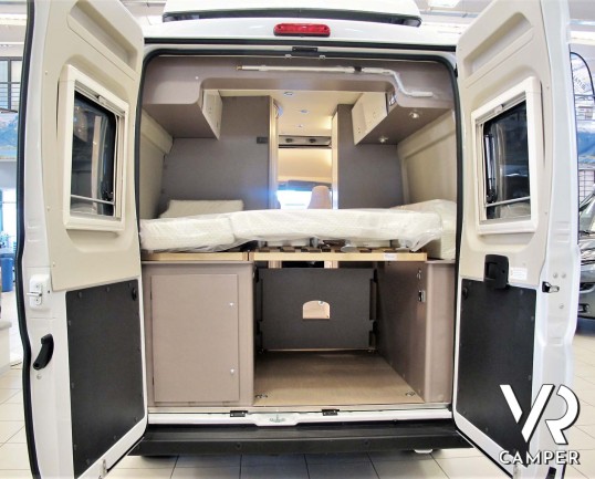 Burstner Eliseo C 600 - camper furgonato nuovo con letto sul tetto, accessoriato con pacchetto Eliseo + Eliseo Select. Telaio 3500 kg. Su Fiat Ducato