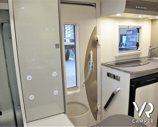 Burstner Travel Van 620 G - camper nuovo semintegrale con letti gemelli, accessoriato con Pacchetto Premium. Su Fiat Ducato 160 CV. In visione da Ital