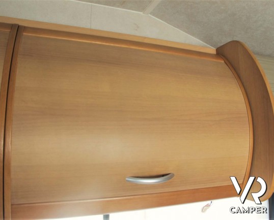 Rimor Super Brig 728 - camper mansardato usato con 7 posti letto, su Mercedes 312 2,9 TDI (123 CV). Lungo 7,43 mt. Ideale per viaggi di famiglia. Ital