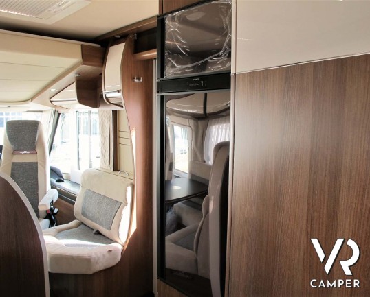 Carthago C-Tourer I 142 - camper nuovo motorhome con letto matrimoniale. In esposizione durante il Porte Aperte 9-10-11 Ottobre 2020 da Italia VR