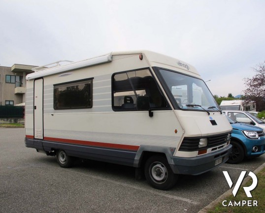 Elnagh Magnum 561 - camper motorhome usato 5 posti, su Ducato 2.500 D. Dotato di veranda, antenna tv, portabici, 2° serbatoio acqua, ventolone oblò. I