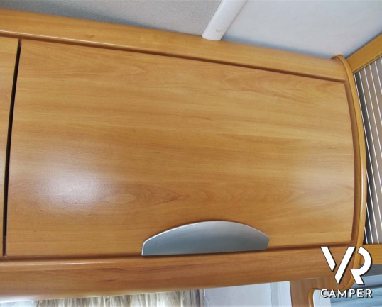 Hymer Camp 544 SL - camper usato, camper mansardato, camper 5 posti letto, dotato di veranda, oscuranti, antenna tv. Su Fiat Ducato 130 CV. In vendita