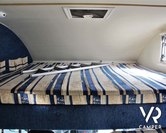 McLouis Glen 560 - camper mansardato, camper usato, camper 7 posti letto, doppia dinette, letti a castello, Fiat Ducato 145 CV, camper torino, camper