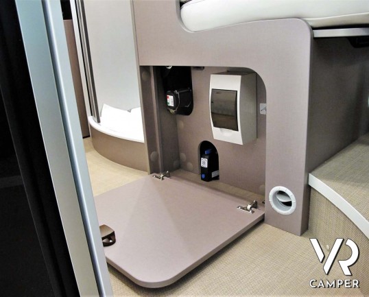 Burstner Eliseo C 540: camper furgonato nuovo con letto sul tetto, accessoriato con pacchetto Eliseo + Eliseo Select. Su Fiat Ducato 140 CV.