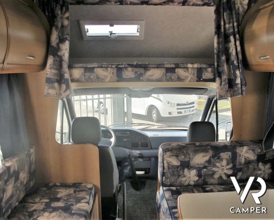 Rimor Super Brig 728 - camper mansardato usato con 7 posti letto, su Mercedes 312 2,9 TDI (123 CV). Lungo 7,43 mt. Ideale per viaggi di famiglia. Ital