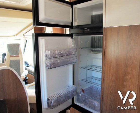 Carthago C-Tourer I 142 - camper nuovo motorhome con letto matrimoniale. In esposizione durante il Porte Aperte 9-10-11 Ottobre 2020 da Italia VR