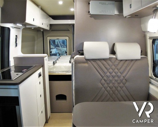 Burstner Eliseo C 540: camper furgonato nuovo con letto sul tetto, accessoriato con pacchetto Eliseo + Eliseo Select. Su Fiat Ducato 140 CV.