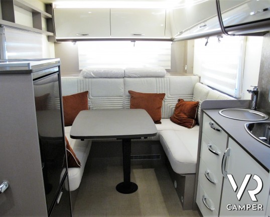 Burstner Lyseo TD 644 G Privilège: camper semintegrale nuovo con zona living posteriore trasformabile in zona notte e garage. In esposizione da Italia