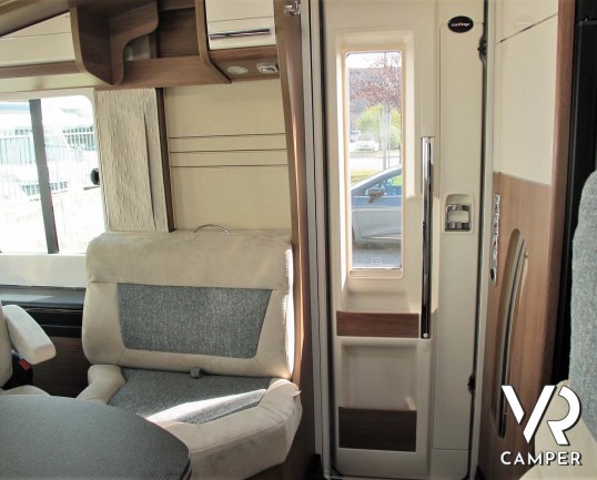 Carthago C-Tourer I 142 - camper nuovo motorhome con letto matrimoniale. In esposizione durante il Porte Aperte 9-10-11 Ottobre 2020 da Italia VR