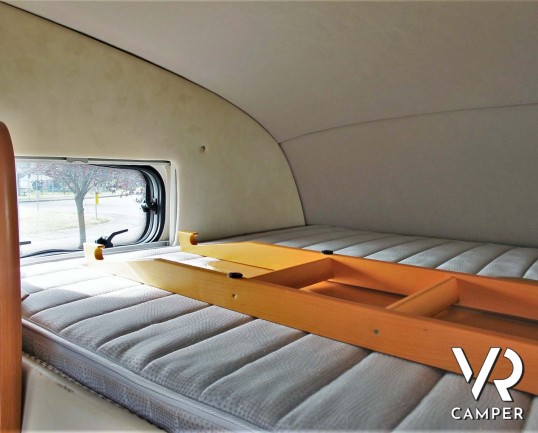 Hymer Camp 544 SL - camper usato, camper mansardato, camper 5 posti letto, dotato di veranda, oscuranti, antenna tv. Su Fiat Ducato 130 CV. In vendita