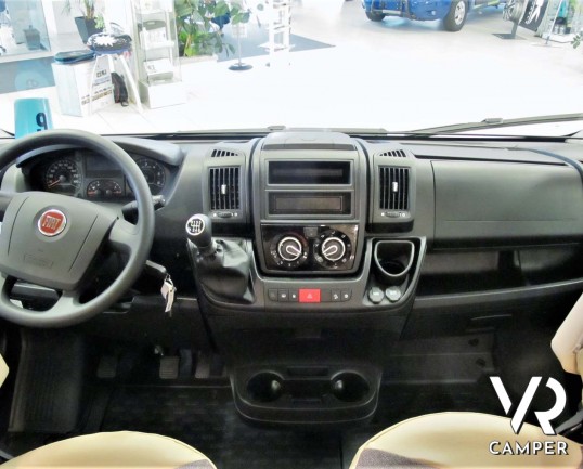 Burstner Campeo C 540 furgonato nuovo colore bianco con letto sul tetto, accessoriato con pacchetto Campeo + Active. Su Fiat Ducato 140 CV. Italia VR